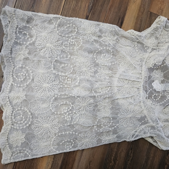 Ultra Pink Cream Lace Blouse - Picture 2 of 3